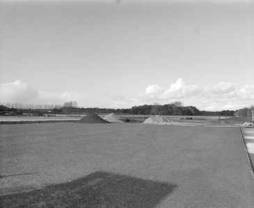 882210 Gezicht op de aanleg van Atletiekbaan Overvecht (1e Polderweg 7) te Utrecht.